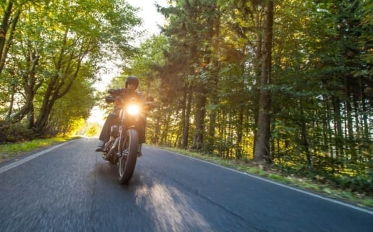Motocyklista podczas jazdy