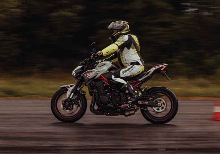 motocyklista na torze motopark