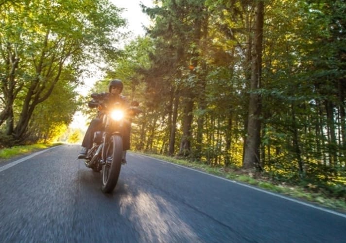Motocyklista podczas jazdy