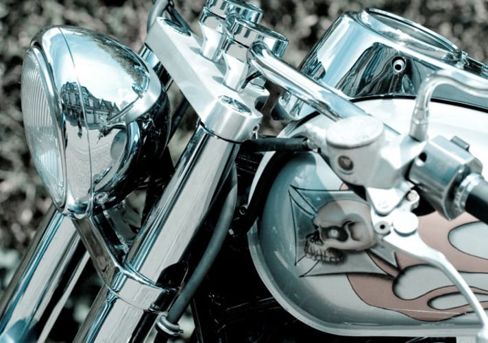 Zbliżenie na na prz&oacuted oraz bak motocykla