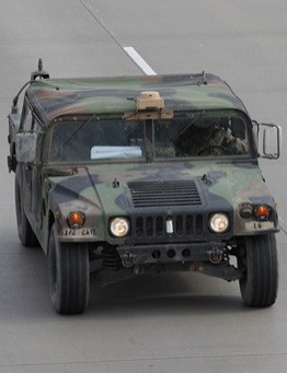 Jazda wojskowym samochodem terenowym