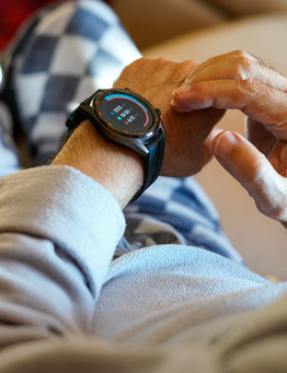 Opaska Senior Smartwatch EV05 – Teleopieka mobilna
