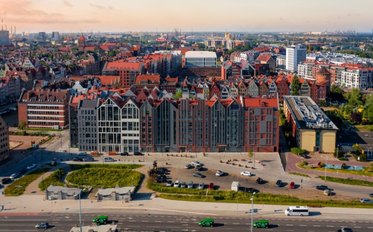 hotel Grano i inne budynki w Gdańsku widziane z lotu ptaka