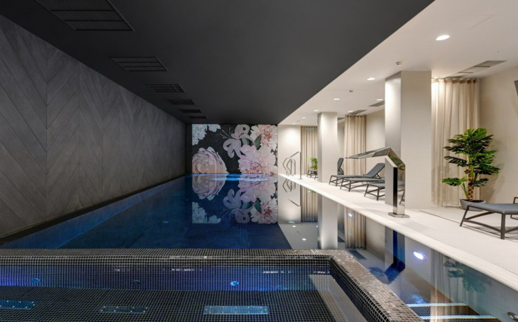 niewielki basen w Hotelu Grano