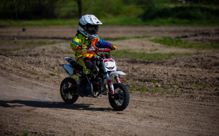 Jazda motocyklem dla dzieci