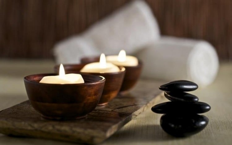 Świeczki oraz kamienie do masażu
