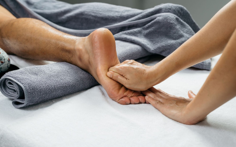 Terapeutyczny masaż stóp