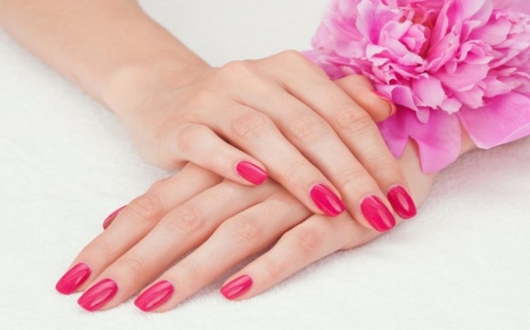 manicure hybrydowy, kolor żółty i fioletowy