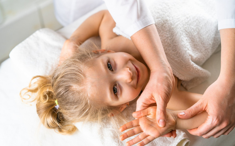 masaż dla dzieci w salonie spa