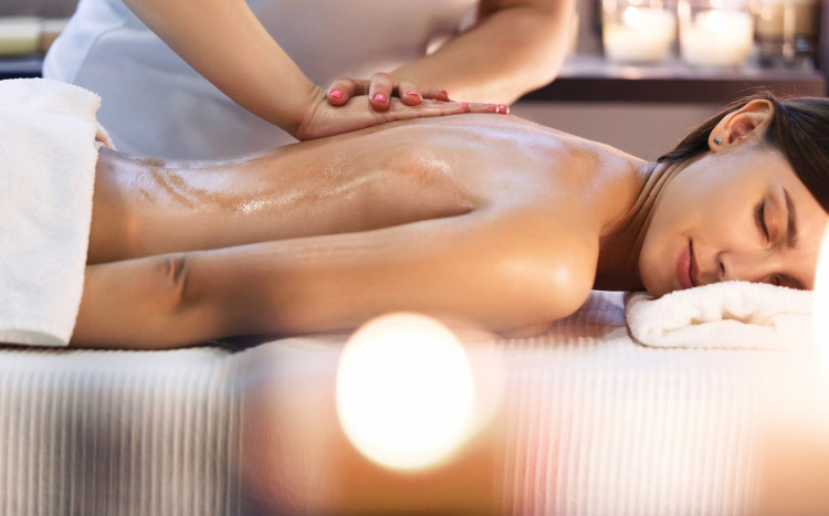masaż aromaterapeutyczny w gabinecie masażu