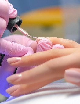Manicure hybrydowy – Radom