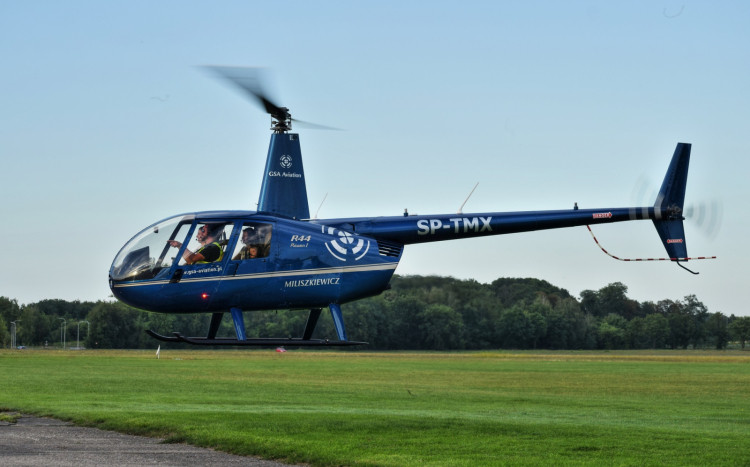 Śmigłowiec R44 w trakcie lotu
