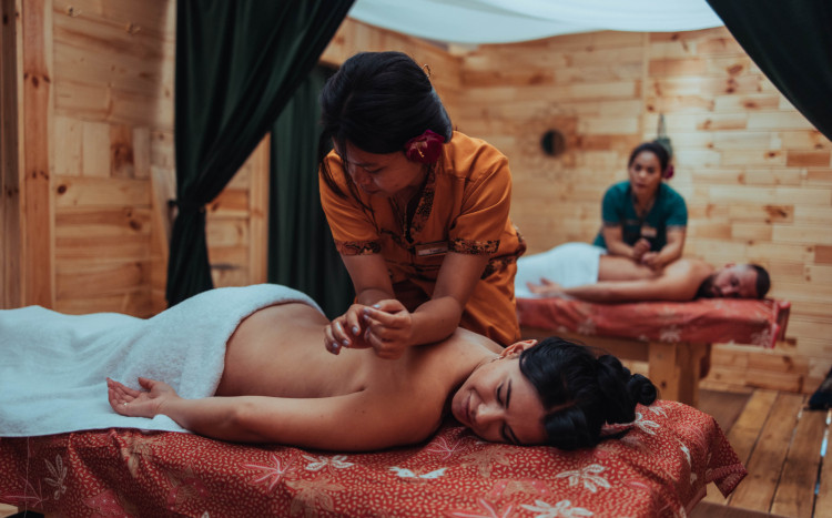 kobieta podczas masażu