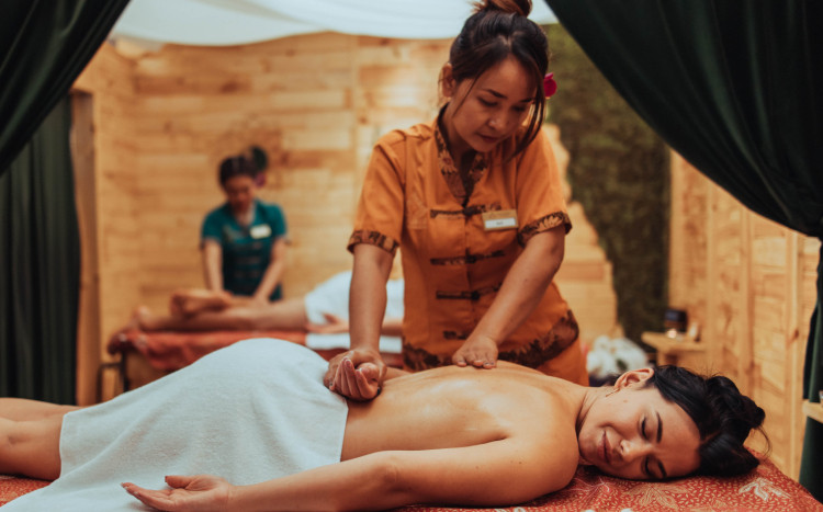 olejkowy masaż tajski w spa