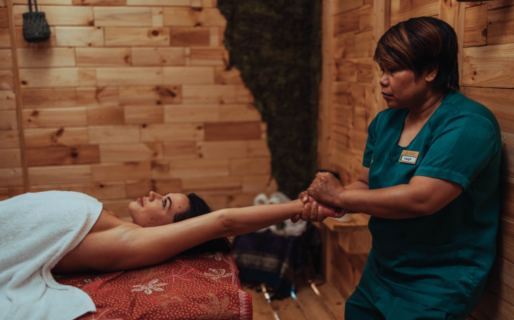 rozciąganie w masażu tajskim