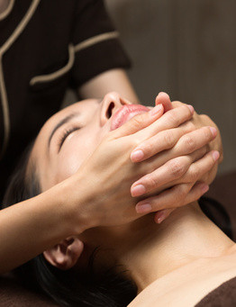 Kobido – liftingujący masaż twarzy – Płock