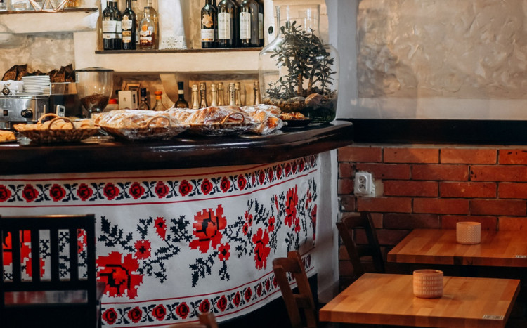 Bar we wnętrzu ukraińskiej restauracji Kalyna w Lublinie