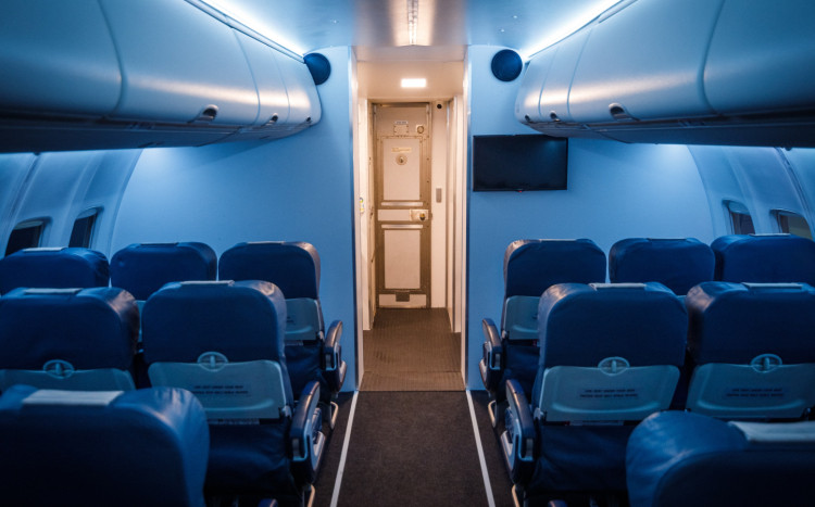 fotele dla pasażerów w samolocie pasażerskim