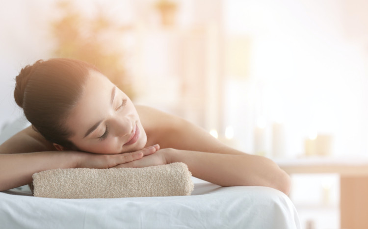 masaż w holistycznym spa