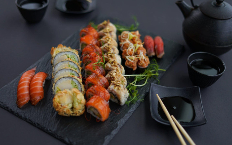 różne rodzaje sushi