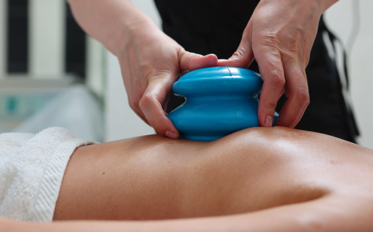 masaż aromaterapeutyczny bańką