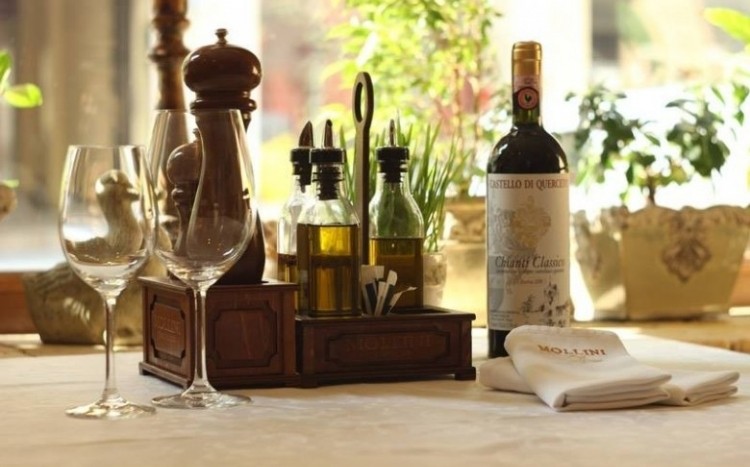 Wino, oliwa i kieliszki