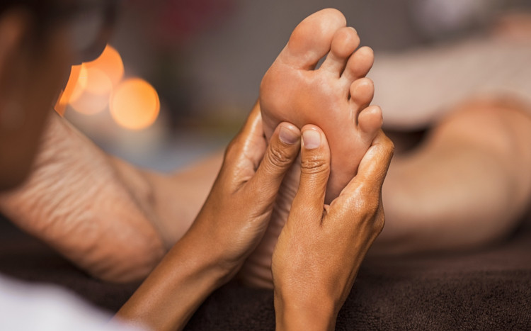 masaż odprężający stopy