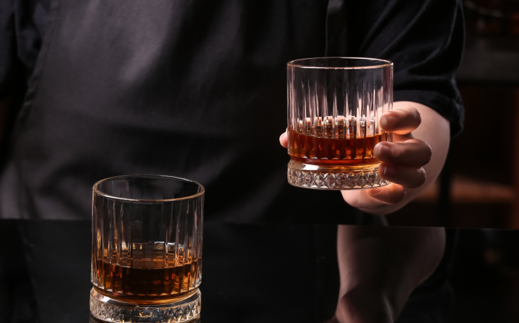 Dwie szklanki z whisky