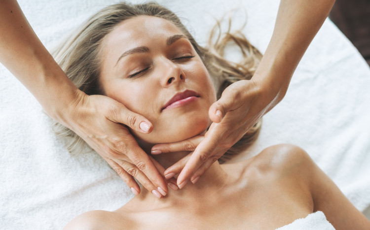 masaż relaksacyjny twarzy
