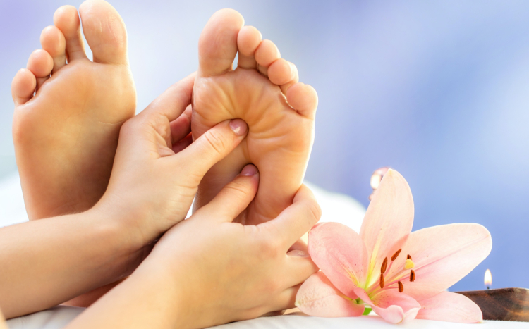 odprężający masaż stóp