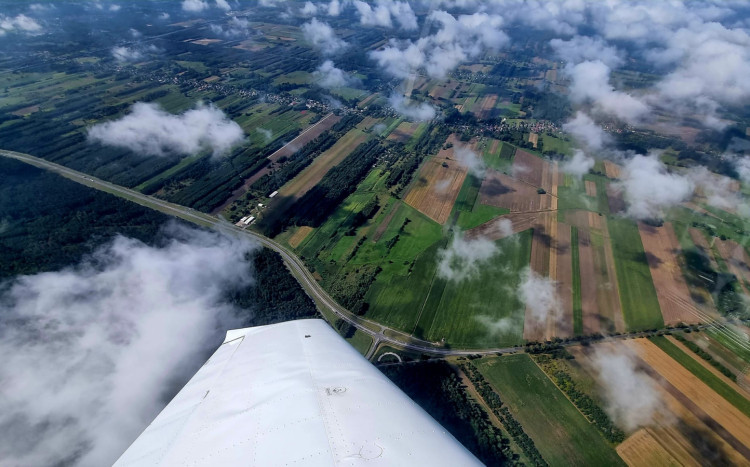Widoki z samolotu podczas lotu nad okolicami Skierniewic