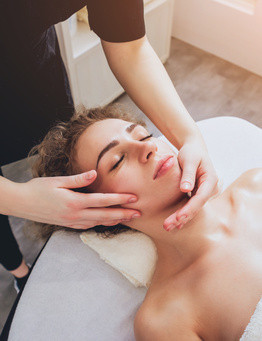 Zabieg pielęgnacyjny twarzy z masażem – Gliwice