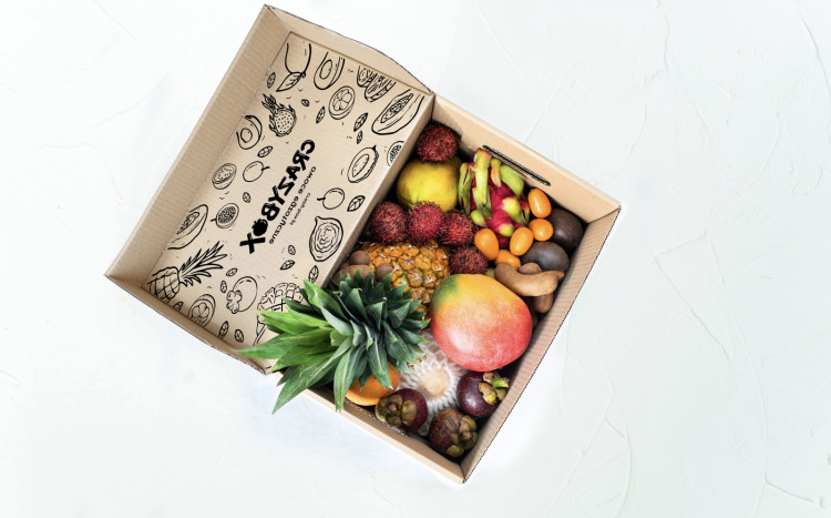 pudełko z owocami