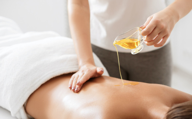 masaż ciała olejkami
