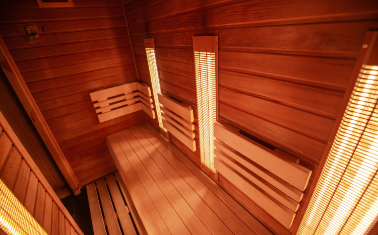 Wnętrze sauny na podczerwień