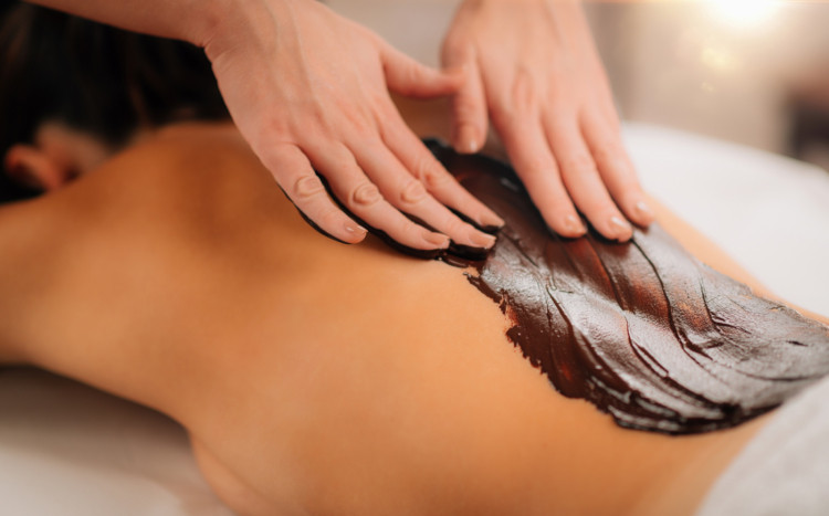 masaż ciała na bazie czekolady