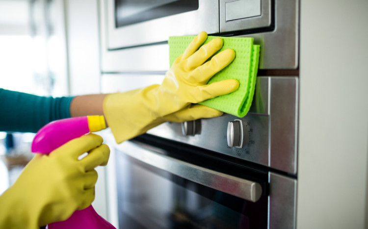 Voucher na sprzątanie domu  - czyszczenie piekarnika