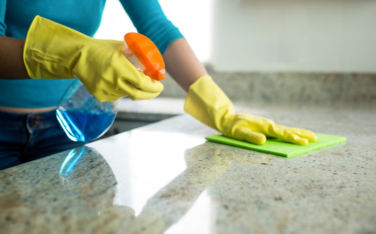 czyszczenie blatu kuchennego