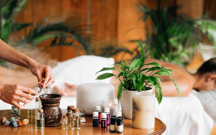 masaż olejkami aromaterapeutycznymi