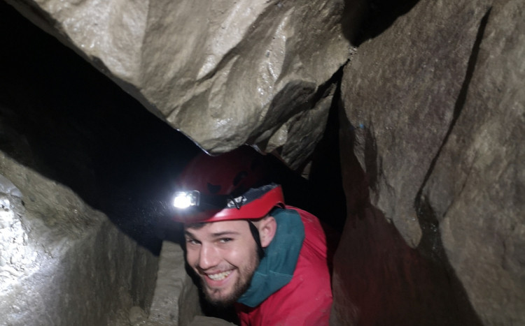 uczestnik wyprawy do jaskini