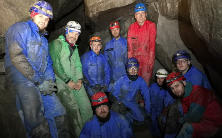 uczestnicy wyprawy do jaskini w Trzech Kopcach