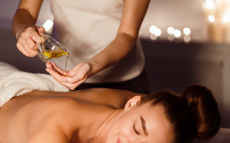 masaż relaksacyjny świecą