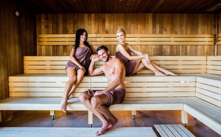 rodzina w saunie