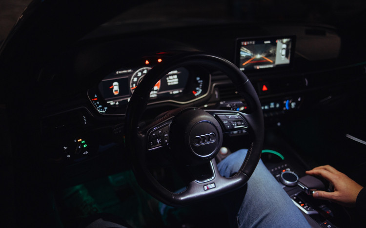 Wnętrze i kierownica Audi S5 Coupé Quattro