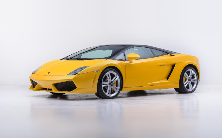 Przód żółtego Lamborghini
