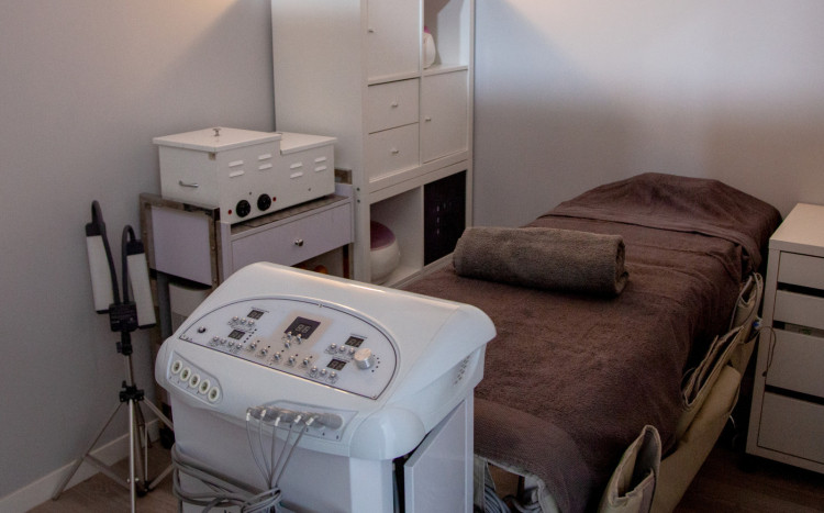 maszyna do presoterapii w salonie spa
