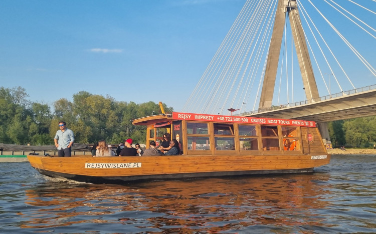 łódka na wiśle w Warszawie