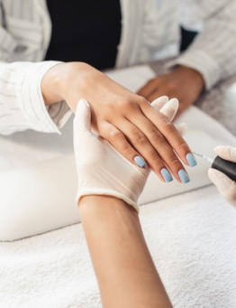 Manicure hybrydowy – Dąbrowa Górnicza