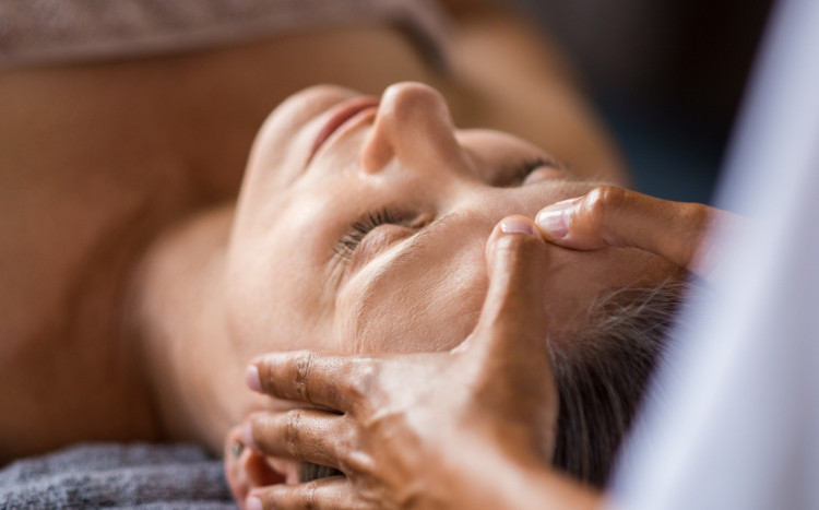 Rytuał SPA – relaksacyjny masaż twarzy