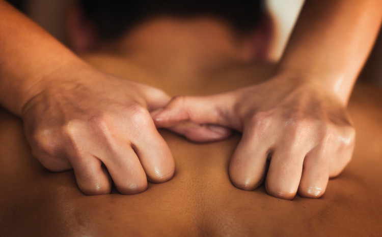 Klasyczny masaż pleców w Marsele Beauty Clinic